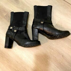 Beautiful Stuart Weitzman slip on heeled boots